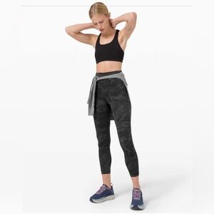 Lululemon Wunder Train High-Rise Tight 25"
Incognito Camo Multi Grey Size 8
